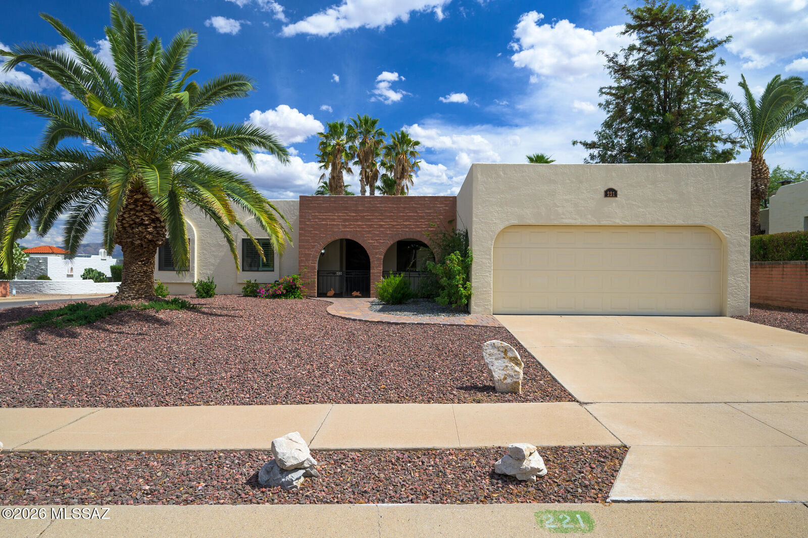 Property Photo:  221 W Calle Canon De Faber  AZ 85614 
