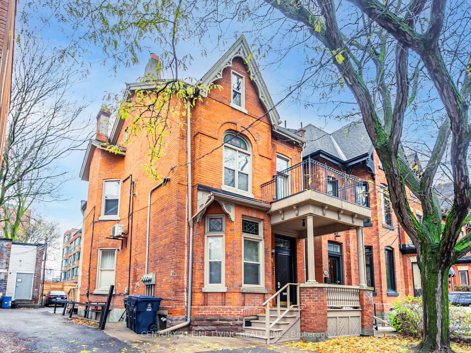 Photo de la propriété:  24 Webster Avenue  ON M5R 1N7 