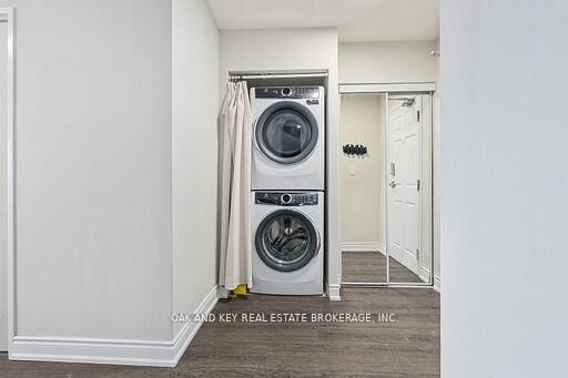 Property Photo: 245 Davisville Avenue 613 ON M4S 3H4