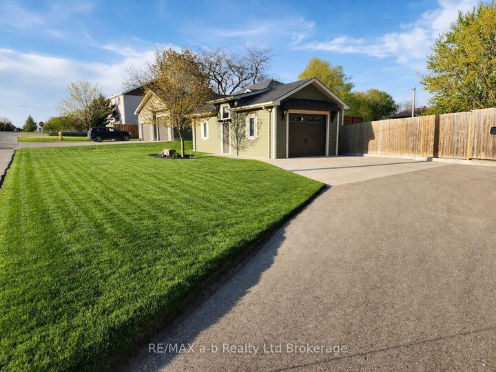 Property Photo: 136 Maple Lane ON N4G 2Y9