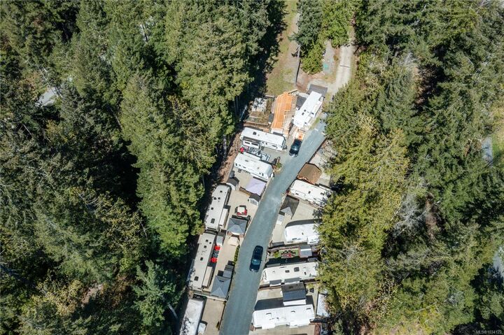 Property Photo:  9752 Lakeshore Rd Sl9  BC V9Y 8Z3 
