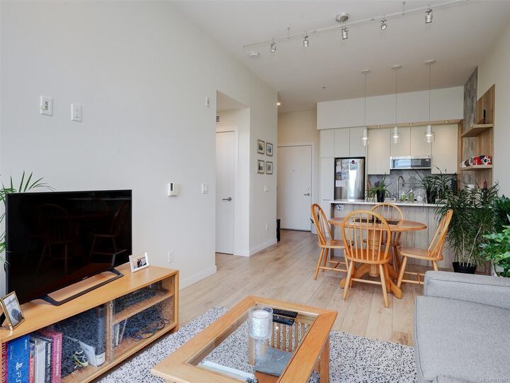 Property Photo: 1588 North Dairy Rd #404 BC V8T 3V4