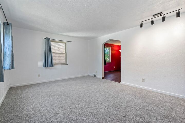 Property Photo: 1111 Bellaire Ave PA 15226