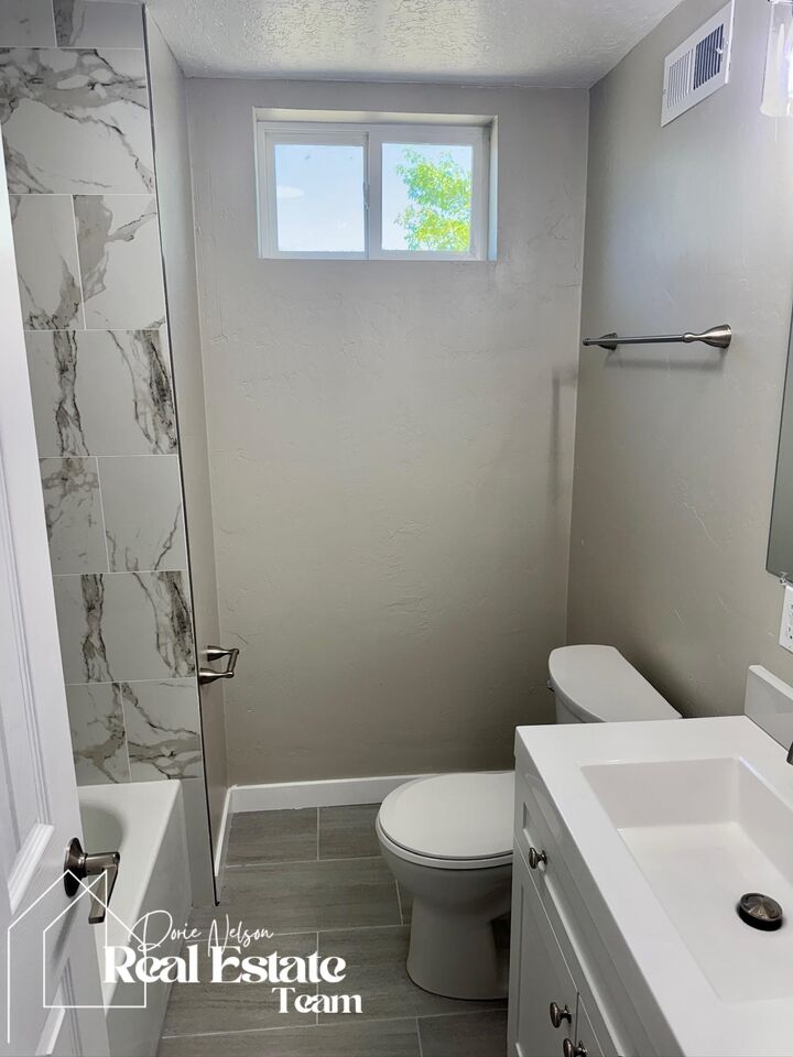 Property Photo:  1302 E 7th Street  WY 82601 