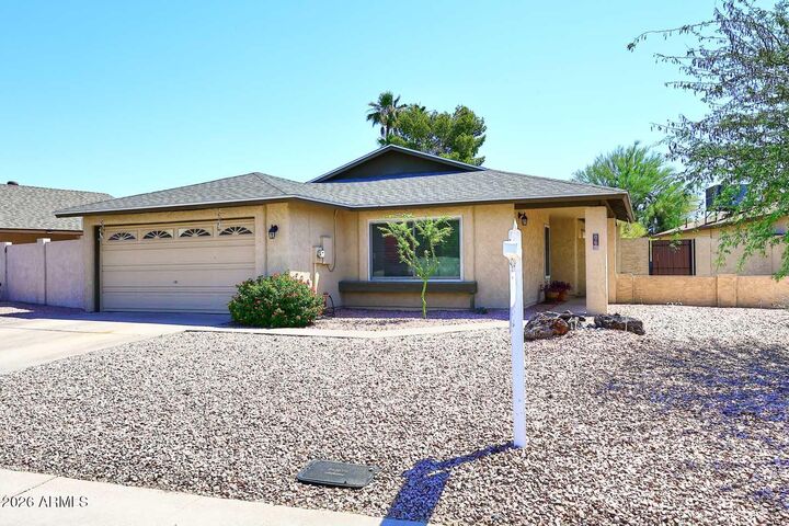 Property Photo: 865 N Roosevelt Circle AZ 85257