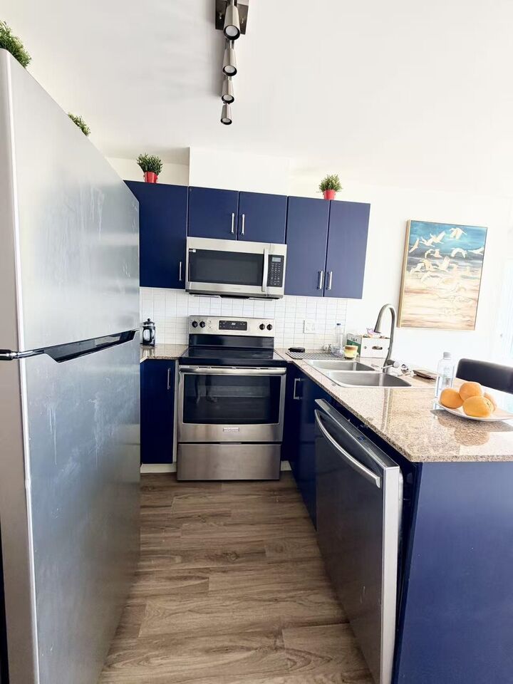 Property Photo:  550 Taylor Street 10xx  BC V6B 1R1 