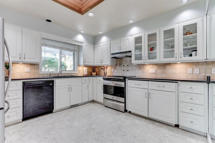 Property Photo: 4652 Wesley Drive BC V4M 1W4