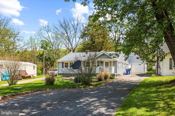 Property Photo:  4211 Conewago Road  PA 17315 