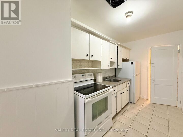 Property Photo:  1093 Howard Avenue 4  ON N9A 1S6 