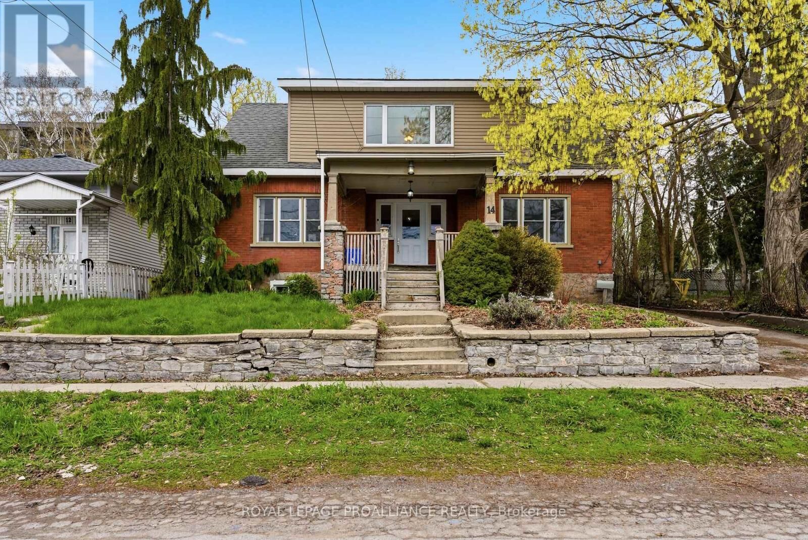 Property Photo:  14 Isabel Street  ON K8P 3N3 