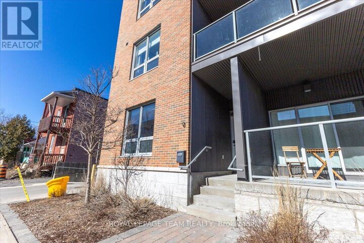 Property Photo:  9 Balsam Street  ON K1R 7K6 