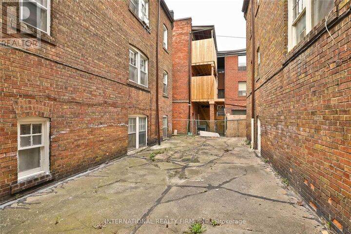 Property Photo:  1094 College Street 2  ON M6H 1B3 