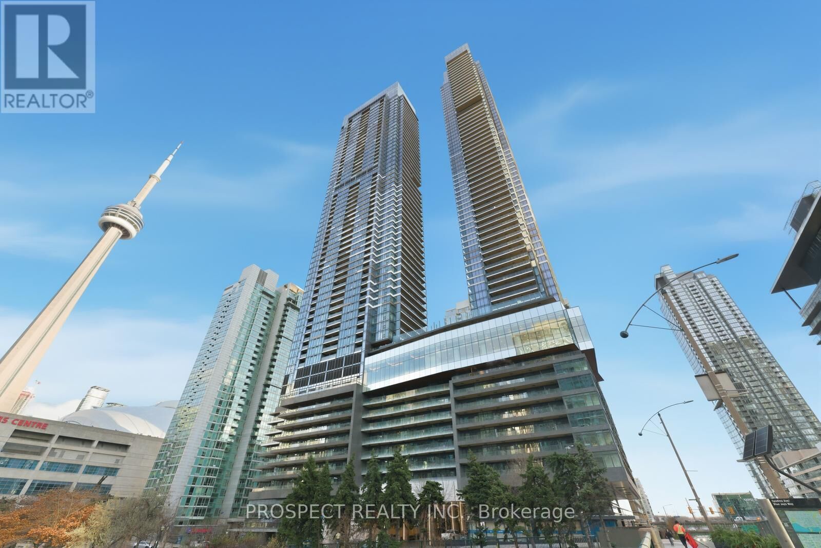 Property Photo:  1 Concord Cityplac Way 935  ON M5V 0X3 