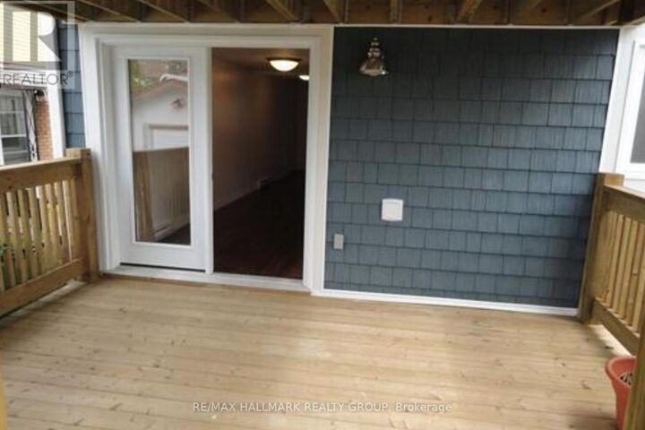 Property Photo:  230 Durocher Street  ON K1L 7S4 