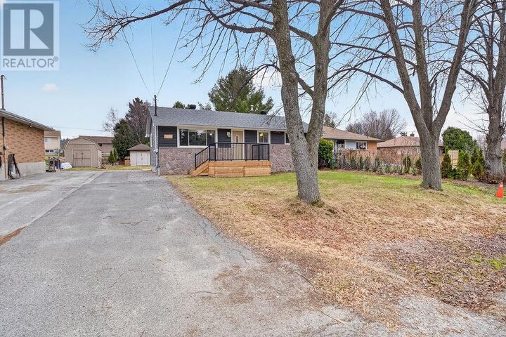 Property Photo:  1005 Beatrice Crescent N  ON P3A 2E8 