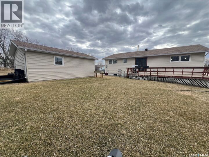 Property Photo:  901 Thompson Street  SK S0G 5C0 