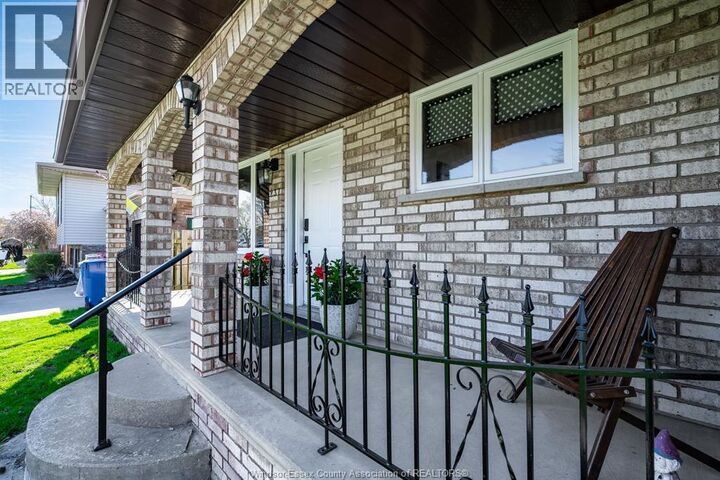 Property Photo:  237 Murray Street  ON N9Y 3R7 