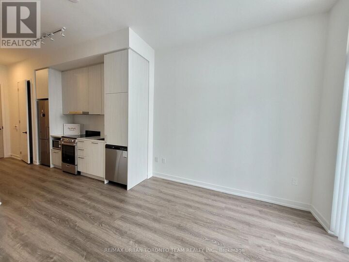 Property Photo:  195 Commerce Street 602  ON L4K 0P9 