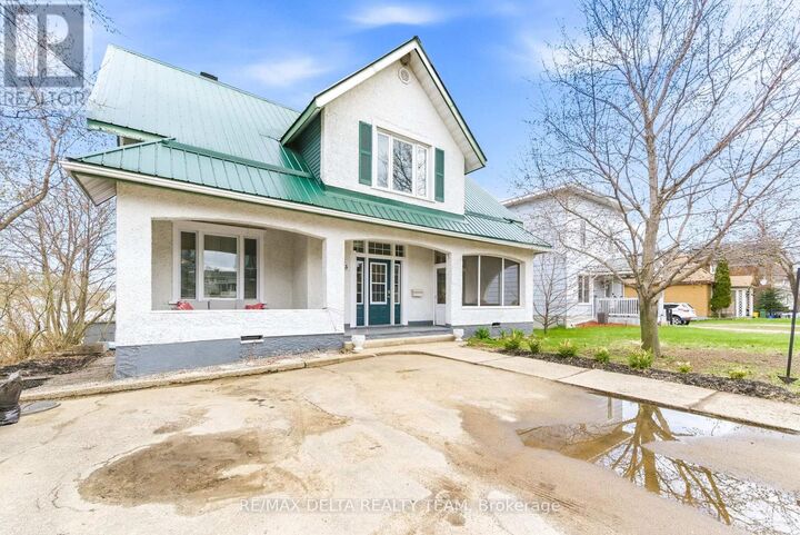 Property Photo:  703 Front Street North  ON K8A 6J4 