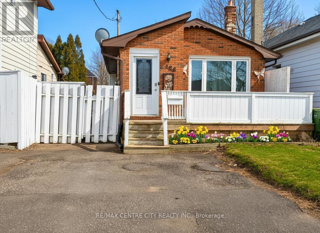 Property Photo:  186 Centre Street  ON N5R 3A4 