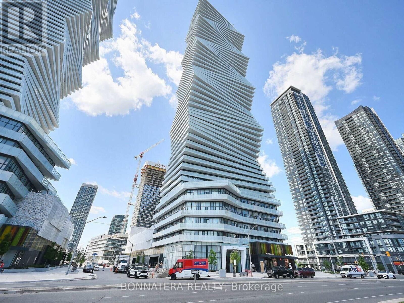 Property Photo:  3900 Confederation Parkway 906  ON L5B 0L4 