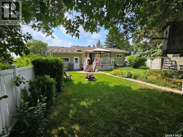 Property Photo:  617 Hill Avenue  SK S0G 5A0 