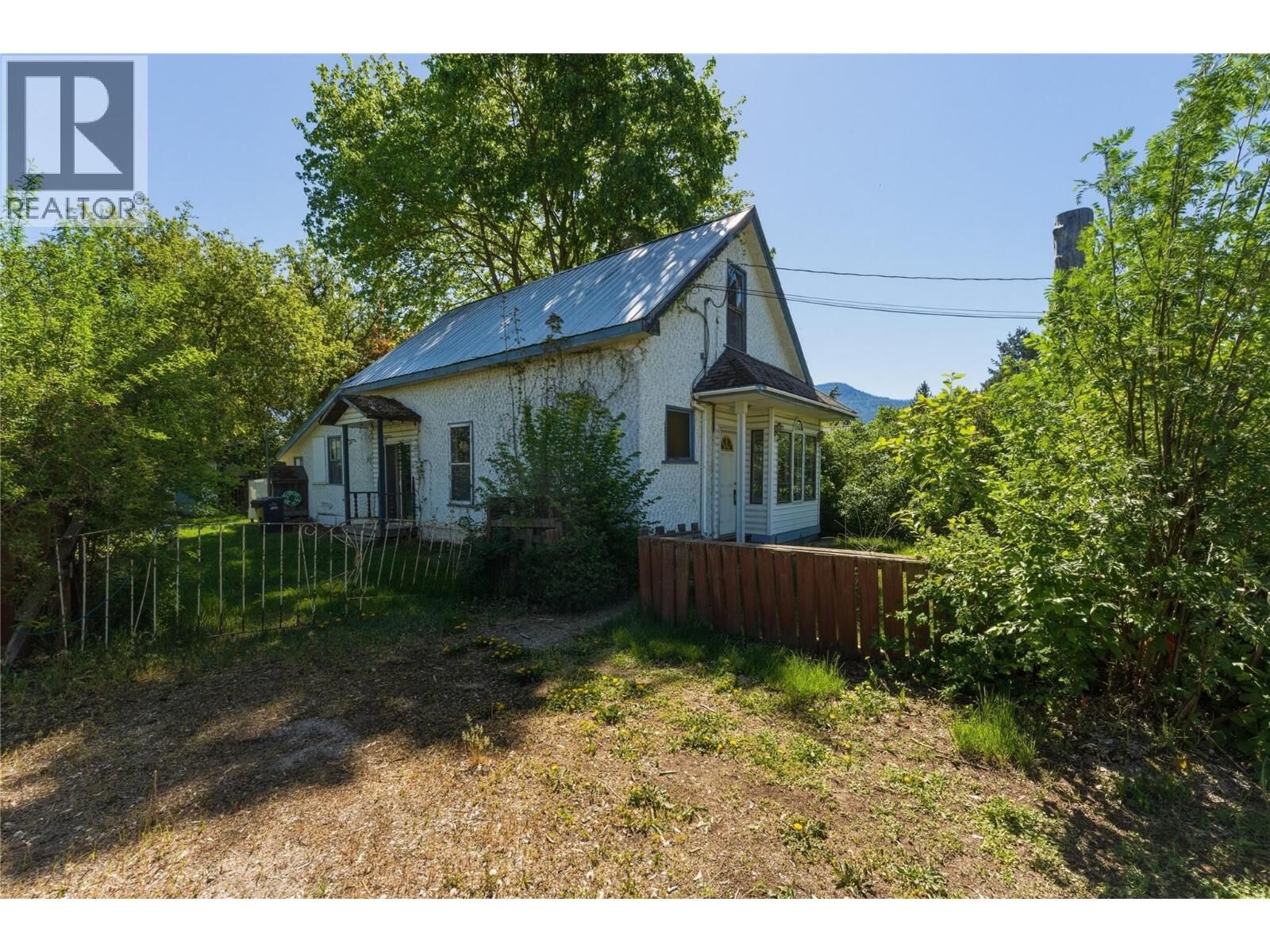 Property Photo:  2850 Jarvis Street  BC V4Y 0G1 