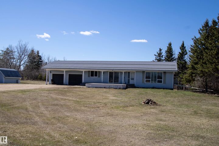 Property Photo:  105 58114 Rng Rd 83  AB T0A 3A0 