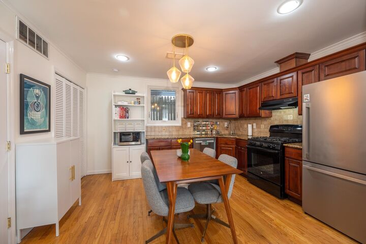 Property Photo:  176 Webster Ave 1  NJ 07307 
