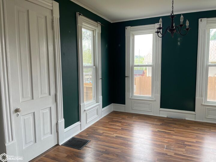 Property Photo:  925 Reed Street  IA 50112 