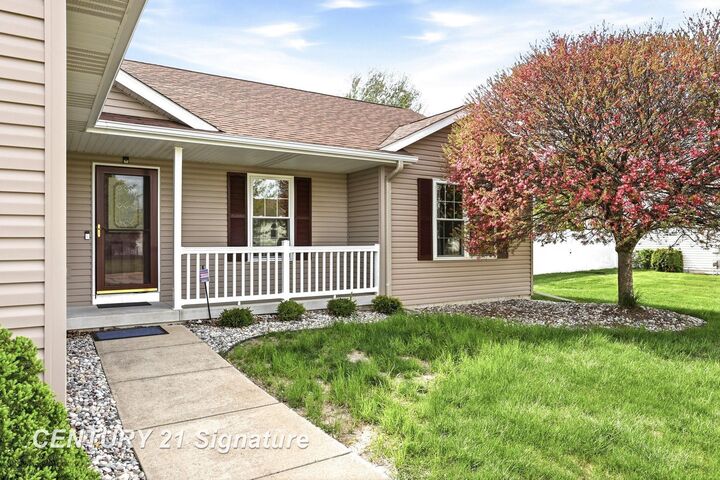 Property Photo:  3183 Sundown Lane  MI 48603 