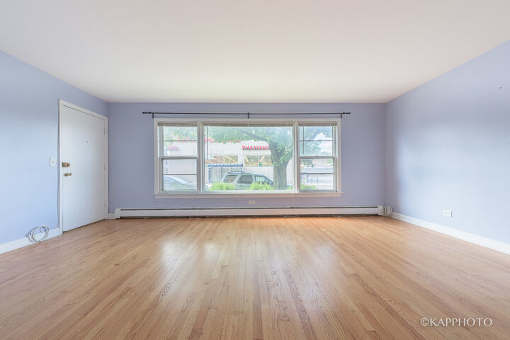 Property Photo:  5942 W Addison Street 1  IL 60634 