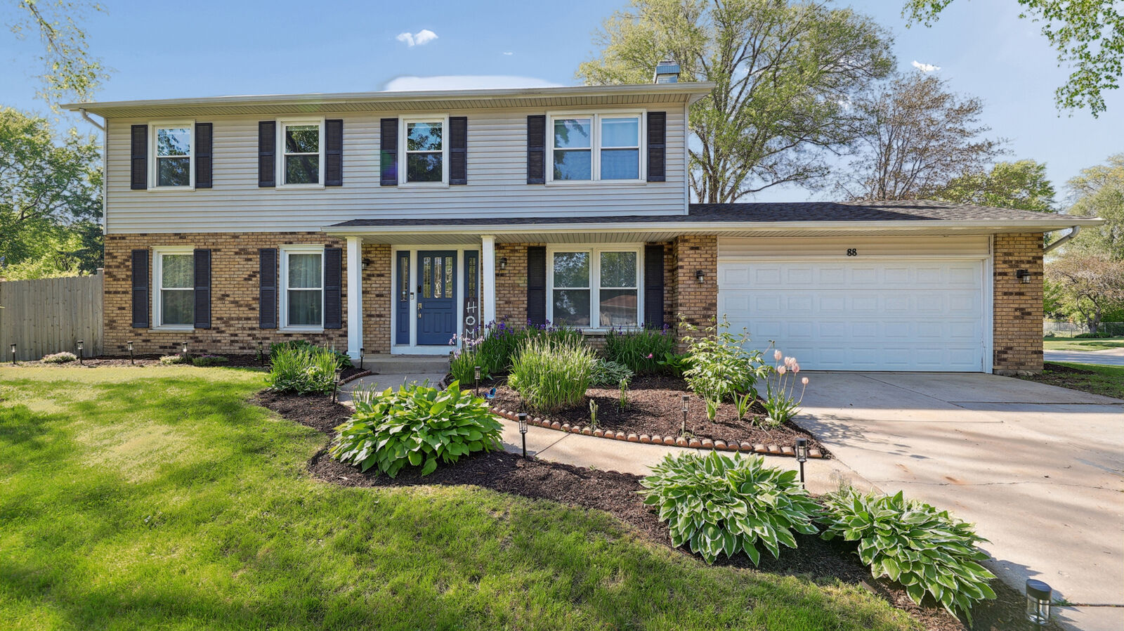 Property Photo:  88 Devonshire Circle  IL 60123 