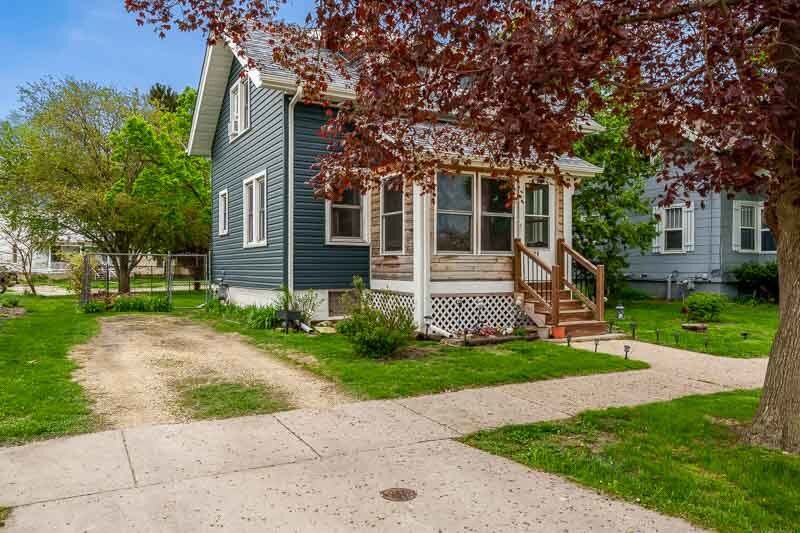 Property Photo:  541 Roscoe Avenue  IL 61080 