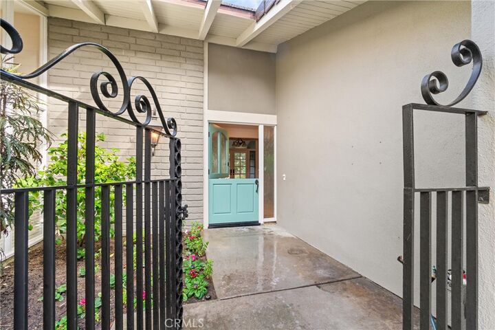 Property Photo:  554 Glorieta  CA 92660 