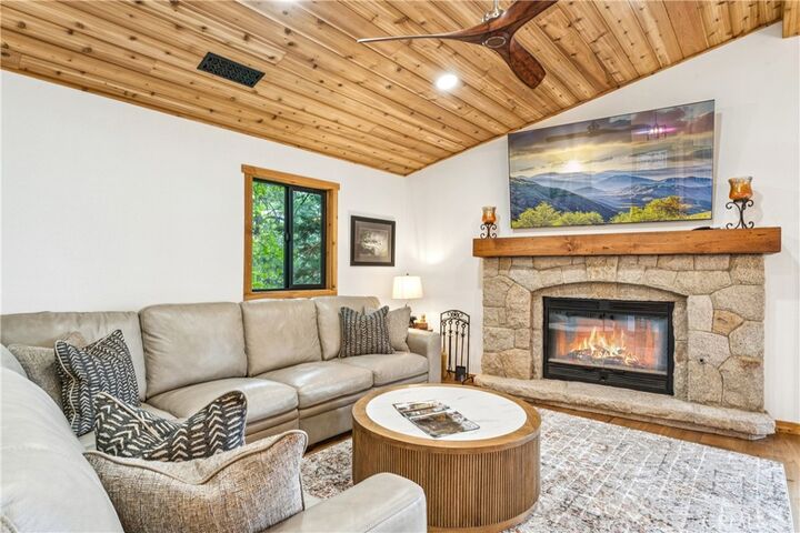 Property Photo:  590 Arrowhead Villa  CA 92352 