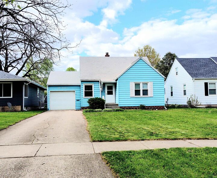 Property Photo:  817 E 4th St  IA 51301 