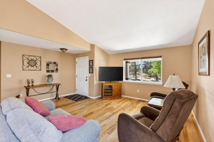 Property Photo:  2144 SW 37th Street  OR 97756 