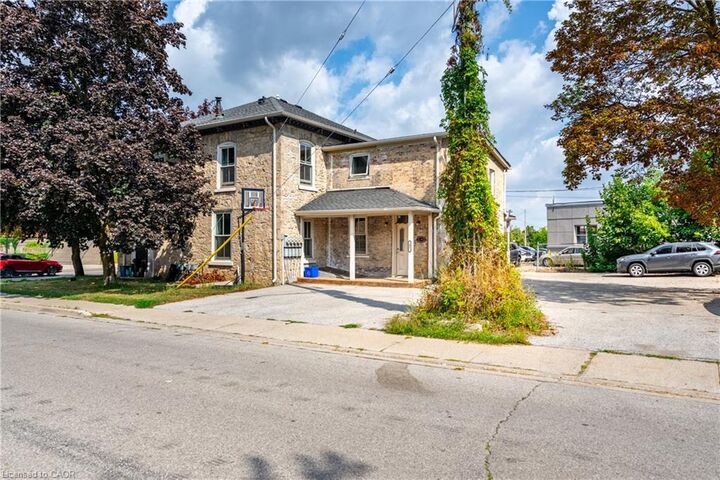 Property Photo:  81 Water Street S 4  ON N1R 3C9 