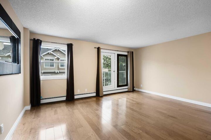Property Photo:  2010 35 Avenue SW 206  AB T2T 2E1 