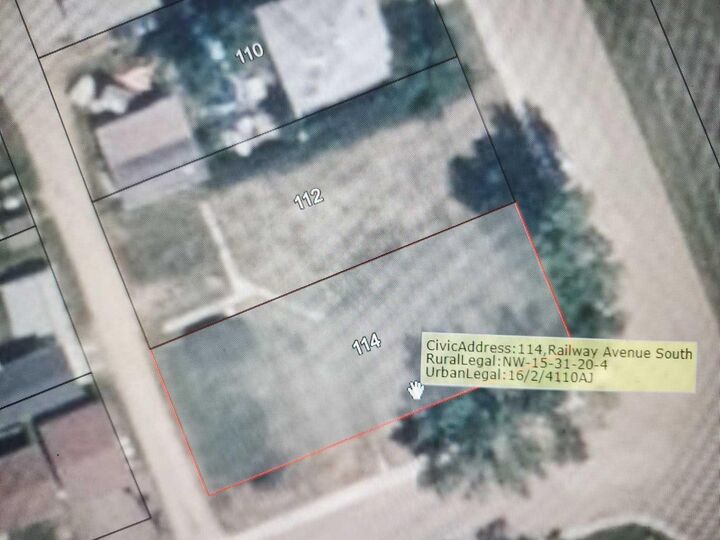 Property Photo: 114 Railway Avenue S AB T0J 2B0