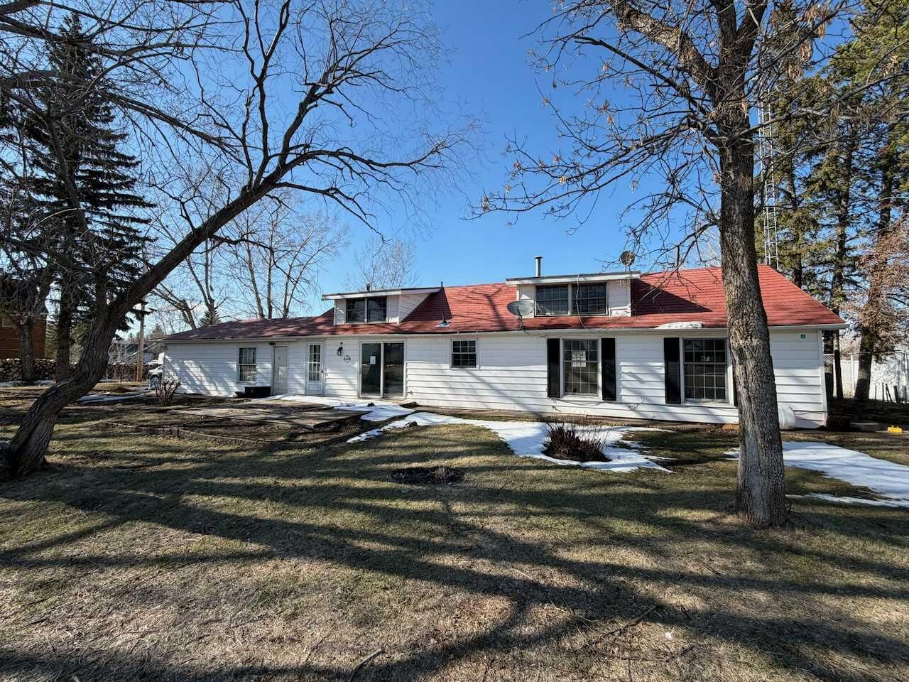 Property Photo:  5204 50 Street  AB T0B 4H0 