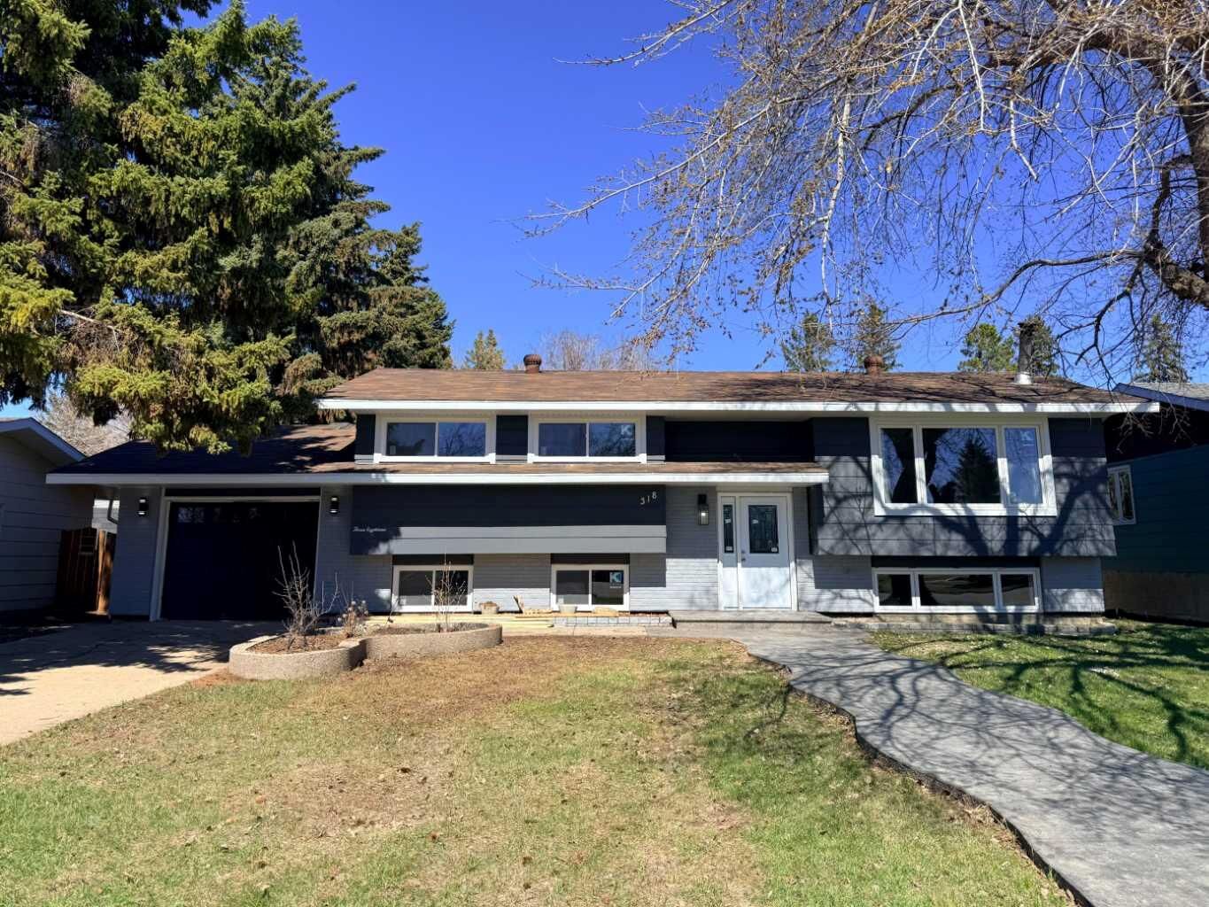 Property Photo:  318 5 Avenue  AB T9W 1A7 