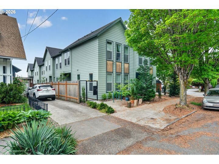 Property Photo:  5322 SE Milwaukie Ave  OR 97202 