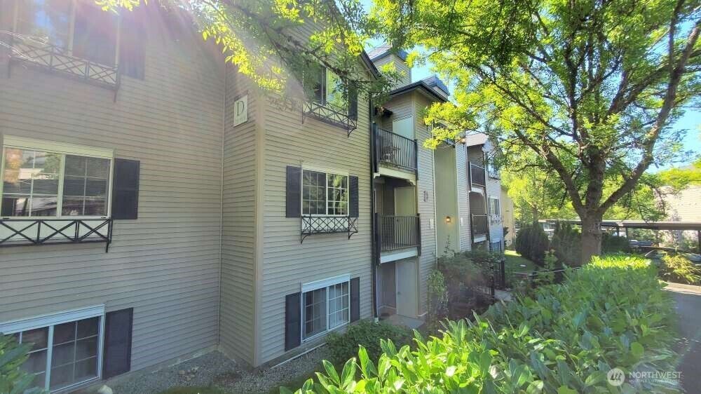 Property Photo: 215 9th Street D201 WA 98033