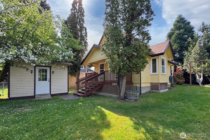 Property Photo:  240  Motor Avenue  WA 98362 