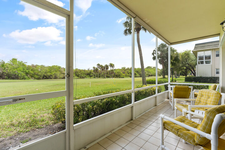 Property Photo:  19 Vis Gdns Trail  FL 32962 