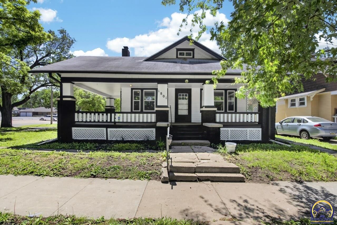 Property Photo:  1801 SW Huntoon St  KS 66604 