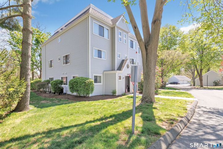 Property Photo:  267 Melba Street B8  CT 06460 