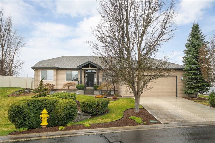 Property Photo: 718 S Shelley Lake Ln WA 99037